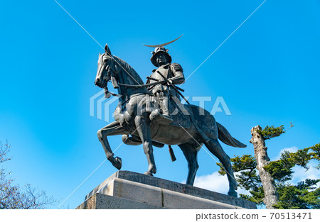 青葉城遺址，藍藍的天空中的日期棗正武士雕像宮城仙台 70513471
