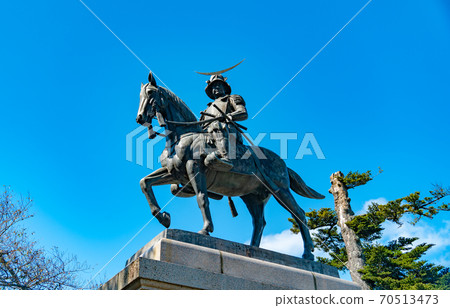 青葉城遺址，藍藍的天空中的日期棗正武士雕像宮城仙台 70513473