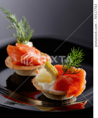Tartlets with salmon. 70517783
