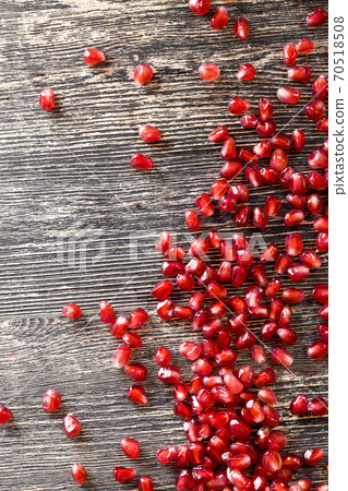 grains of ordinary red pomegranate grains of ordinary red pomegranate 70518508