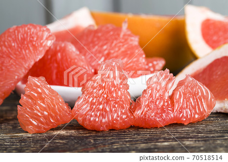 real red grapefrui 70518514