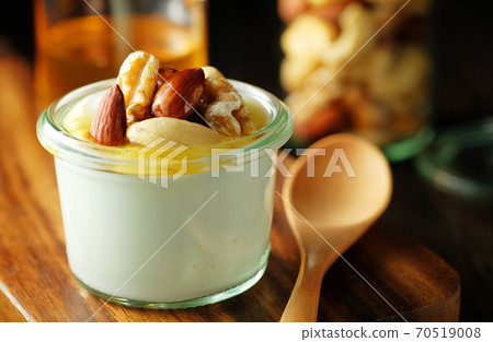 Greek yogurt and honey nuts Greek yogurt and honey nuts 70519008