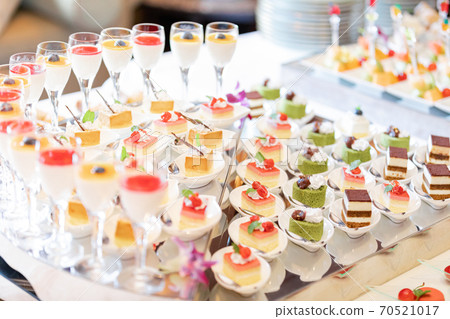 Dessert buffet 70521017