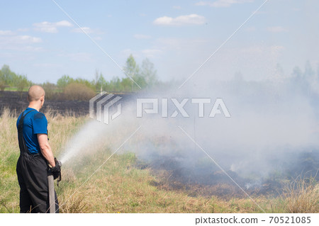 field, fire, firefighter 70521085