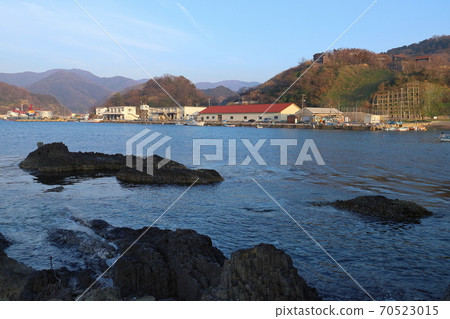 View of the southeast side (Kaga Port) from Katsura Island in Kaga, Shimane Town, Matsue City, Shimane Prefecture 70523015