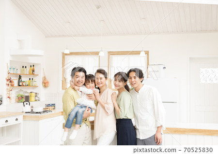 Three generations family Three generations family 70525830