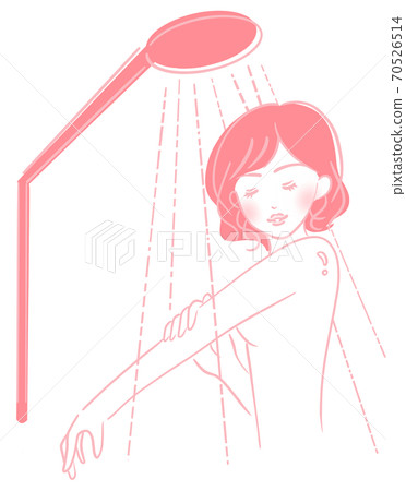 一個女人在洗澡時微笑 一個女人在洗澡時微笑 70526514