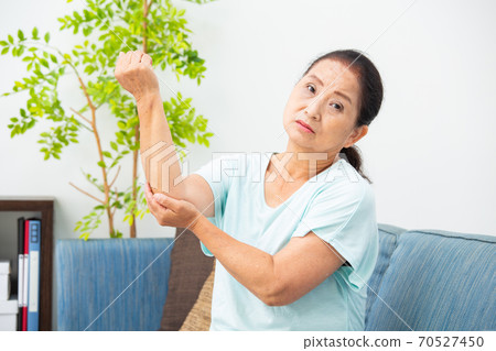 Senior woman with elbow pain 70527450