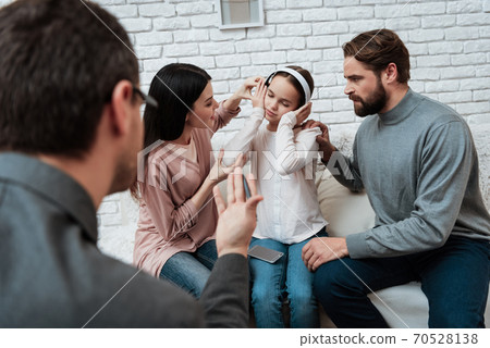 Mom and Dad can not cope with a daughter. 70528138