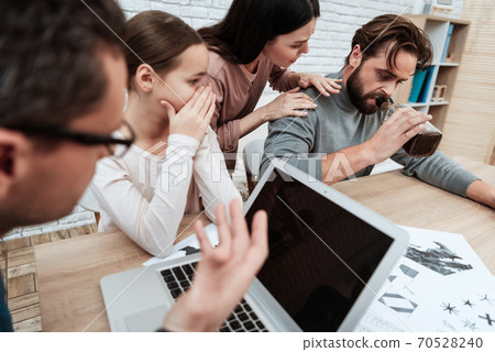 Mom holds for a father who drinks alcohol. Mom holds for a father who drinks alcohol. 70528240