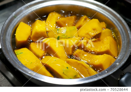 Boiled pumpkin (during cooking) Boiled pumpkin (during cooking) 70528644