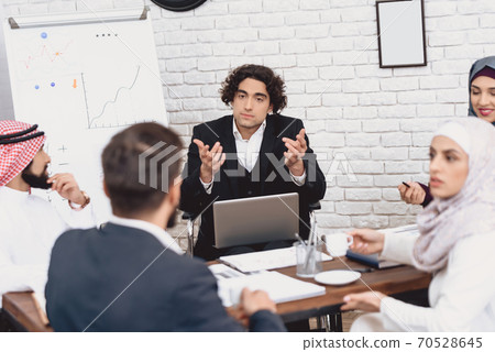 Man is doing presentation in fornt of coworkers. 70528645