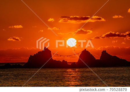 (Kanagawa Prefecture) Manazuru Peninsula Mitsuishi Coast Sunrise (Kanagawa Prefecture) Manazuru Peninsula Mitsuishi Coast Sunrise 70528870