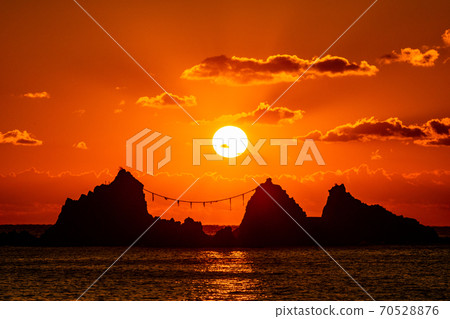 (Kanagawa Prefecture) Manazuru Peninsula Mitsuishi Coast Sunrise (Kanagawa Prefecture) Manazuru Peninsula Mitsuishi Coast Sunrise 70528876