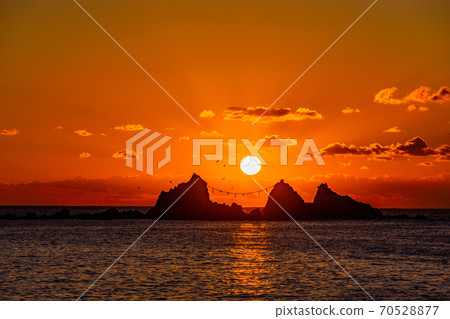 (Kanagawa Prefecture) Manazuru Peninsula Mitsuishi Coast Sunrise (Kanagawa Prefecture) Manazuru Peninsula Mitsuishi Coast Sunrise 70528877
