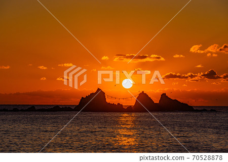 (Kanagawa Prefecture) Manazuru Peninsula Mitsuishi Coast Sunrise (Kanagawa Prefecture) Manazuru Peninsula Mitsuishi Coast Sunrise 70528878