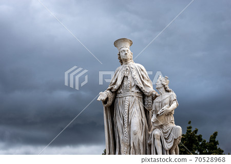 Marble statue of Andrea Memmo - Prato della Valle Padua Italy Marble statue of Andrea Memmo - Prato della Valle Padua Italy 70528968