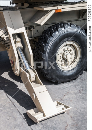 hydraulic outriggers of the crane installed on the truck 70529392
