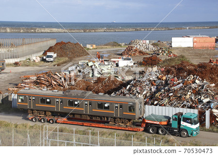 Musashino Line rolling stock shipping at Niigata Port (October 2019) 70530473