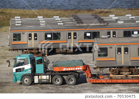 Musashino Line rolling stock shipping at Niigata Port (October 2019) 70530475