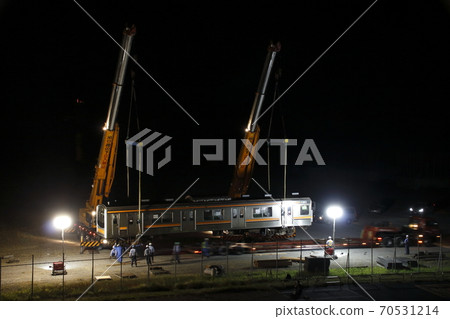 Musashino Line rolling stock transported by land to Niigata Port (August 2019) 70531214