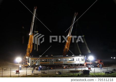 Musashino Line rolling stock transported by land to Niigata Port (August 2019) 70531218