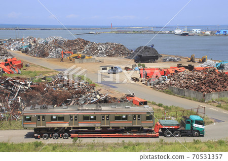 Musashino Line rolling stock shipping at Niigata Port (August 2019) Musashino Line rolling stock shipping at Niigata Port (August 2019) 70531357