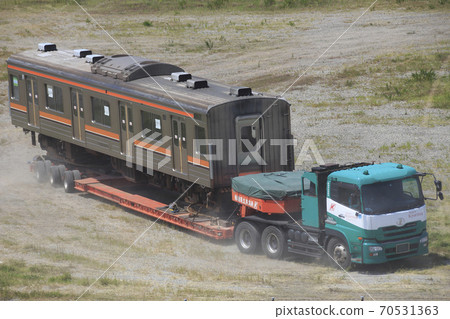 Musashino Line rolling stock shipping at Niigata Port (August 2019) 70531363
