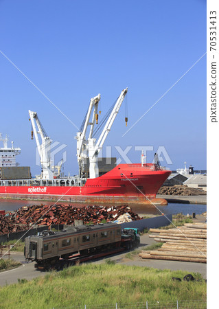 Musashino Line rolling stock shipping at Niigata Port (August 2019) 70531413
