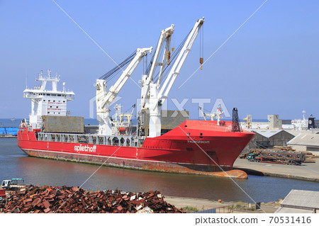 Musashino Line rolling stock shipping at Niigata Port (August 2019) Musashino Line rolling stock shipping at Niigata Port (August 2019) 70531416