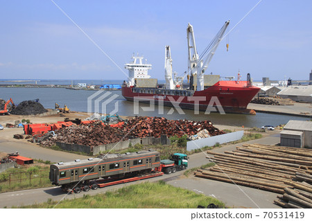 Musashino Line rolling stock shipping at Niigata Port (August 2019) 70531419