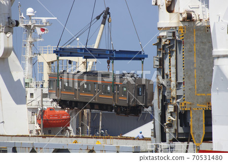 Musashino Line rolling stock shipping at Niigata Port (August 2019) 70531480