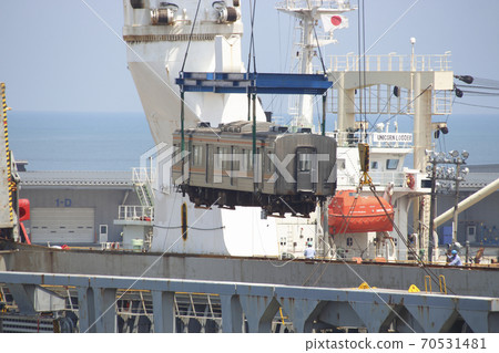 Musashino Line rolling stock shipping at Niigata Port (August 2019) 70531481