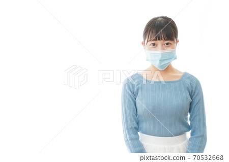 戴著面具的年輕女子 戴著面具的年輕女子 70532668