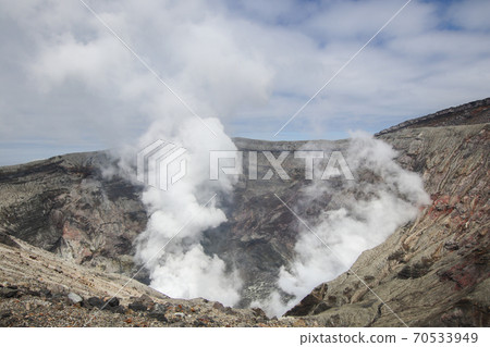 Aso Nakadake crater 70533949