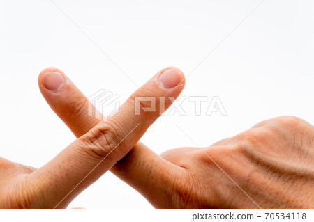 Batten white background with fingers 70534118