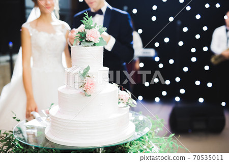 Luxury decorated wedding cake on the table 70535011