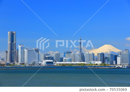 [Kanagawa Prefecture] Mt. Fuji and Yokohama Minatomirai, where building development is progressing 70535069
