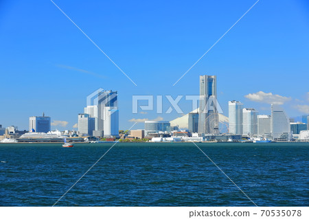 [Kanagawa Prefecture] Mt. Fuji and Yokohama Minatomirai, where building development is progressing 70535078