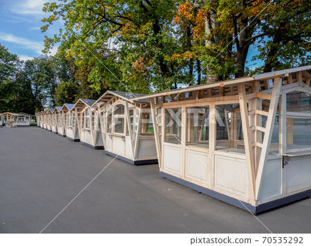 Empty shopping stalls, pandemic crisis 70535292