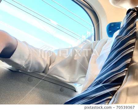 A man who takes off his business suit and takes a breather in a shirt while traveling on the Shinkansen A man who takes off his business suit and takes a breather in a shirt while traveling on the Shinkansen 70539367