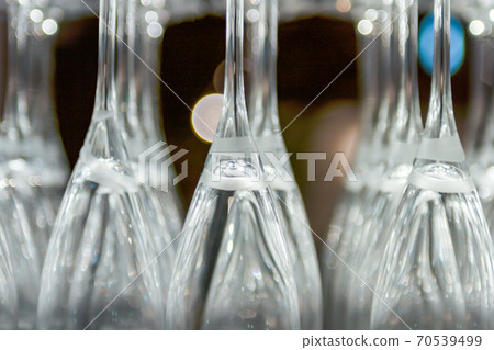 玻璃的光彩 70539499