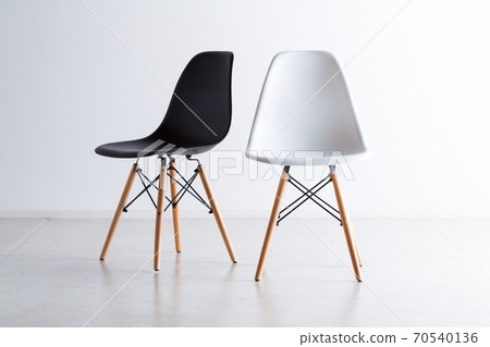 White and black chair Eames 70540136