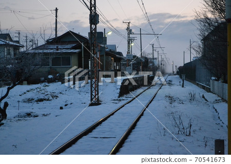 仲冬黎明前,長野電鐵加藤線東八代站停產 仲冬黎明前,長野電鐵加藤線東八代站停產 70541673