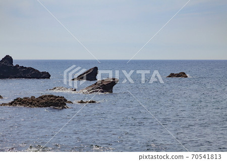 石川縣輪島市Sosoki海灘的情侶蓋特（青蛙）岩石 70541813