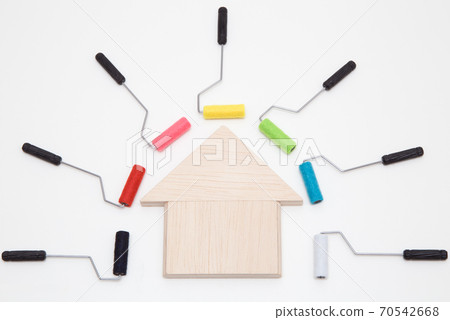 Image of painting the exterior wall of a house, choosing a painting color Image of painting the exterior wall of a house, choosing a painting color 70542668