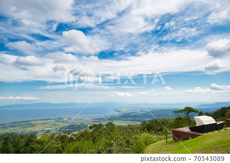 Lake Biwa's hill full of liberation 70543089