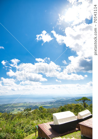 Lake Biwa's hill full of liberation 70543114