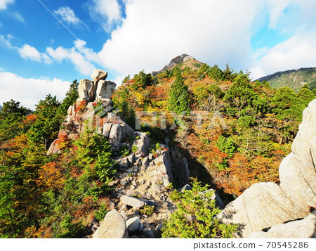 Mt. Gozaisho in autumn colors Mt. Gozaisho in autumn colors 70545286