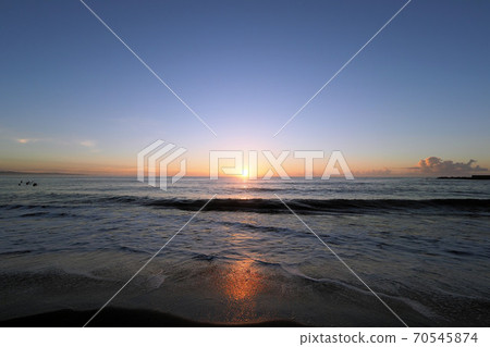 Minamiboso Chikura Beach, the sea at dawn, sunrise Minamiboso Chikura Beach, the sea at dawn, sunrise 70545874